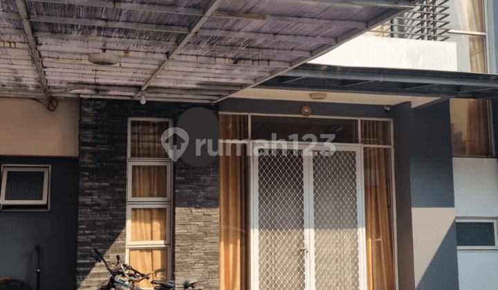 For Sale, 2-Story Golf Lake House, South-Facing, Ready to Occupy