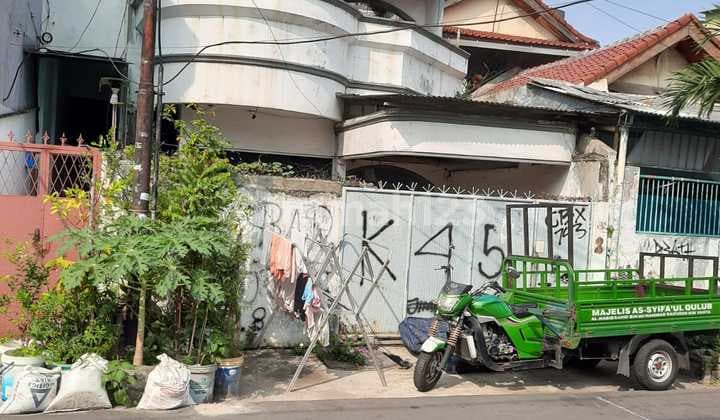 Rumah Tua Hitung Tanah Jual Cepat 6X12 di Taman Sari Jalan Kerajinan