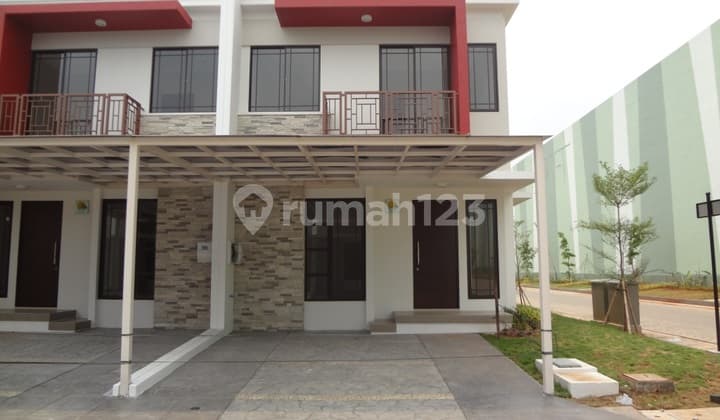 Rumah Hook Green Lake City Dekat Fasilitas Rapi Siap Huni