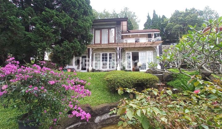 Villa Istana Bunga Terawat dan Asri