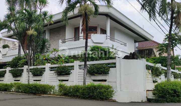 Two-Story Hook House in Taman Meruya Ilir, West Jakarta