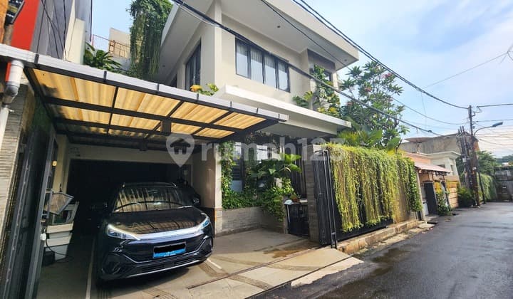 Three-Story Modern Minimalist House in Slipi