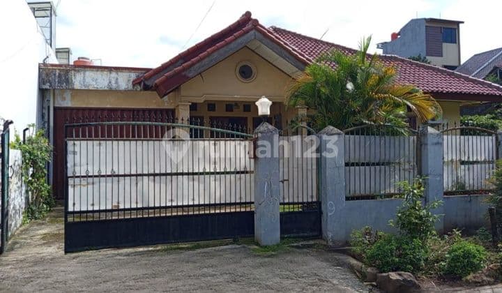 Rumah Luas Tanah Besar Di Komplek Pajak Cipadu