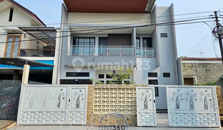 Rumah Baru dengan kolam renang Griya Loka BSD Tangerang GY287