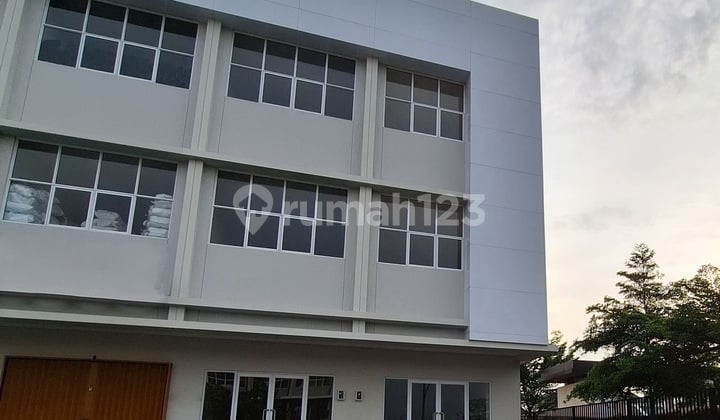 Ruko 3 Lantai Hadap Jalan Boulevard Calico Square Petals Curug Rcg1