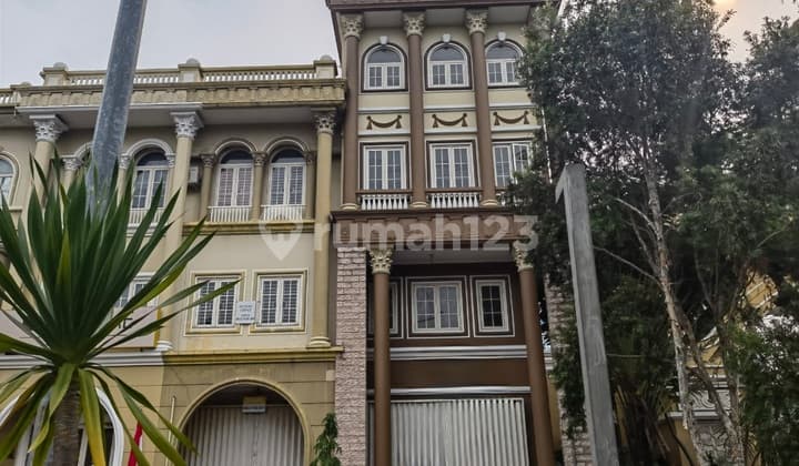 Disewakan Ruko Puri Mansion Rapi dan Siap Pakai Posisi Hoek 6x15