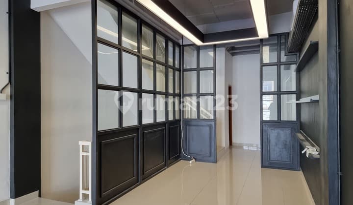 Disewakan Cepat Ruko Palm Mansion Taman Surya 5 Rapi dan Siap Pakai Luas 4X18