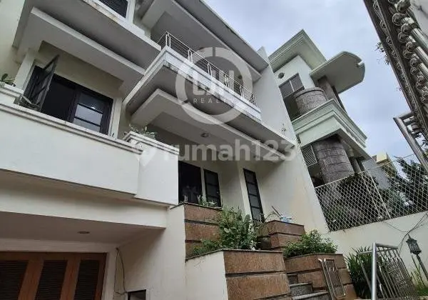 Rumah Mewah 3 Lantai di Mitra Gading Villa, Kelapa Gading, Jakarta Utara