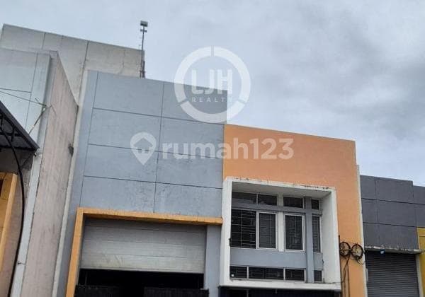 Gudang dengan Parkir Luas di Bizpark, Penggilingan, Jakarta Timur