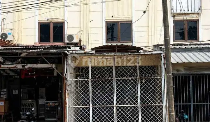Shophouse on Jl. Ciledug Raya (4.5m x 22m)