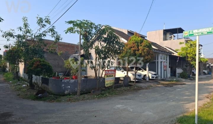 Sell Metland Cibitung House | House for Sale in Metland Cibitung Housing, LT 176 M², Near KRL Station & Toll Road