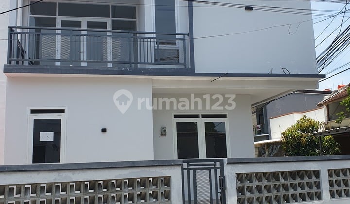Rumah 2Lantai Brand New Pusat Kota