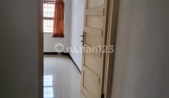 House in Central Bandung, Pamoyanan, Cicendo, Christian neighborhood, near market, affordable, 2 floors 46 million/year