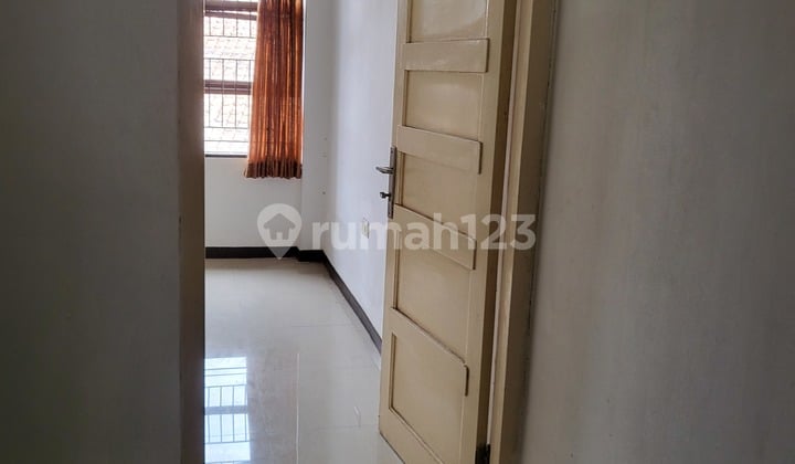 House in Central Bandung, Pamoyanan, Cicendo, Christian neighborhood, near market, affordable, 2 floors 46 million/year