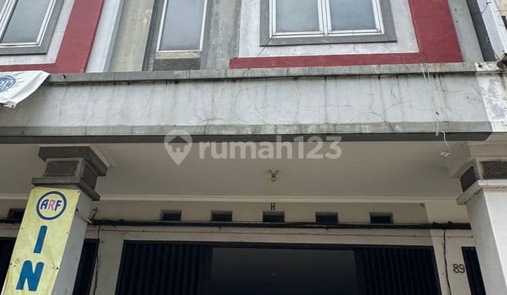 Ruko 4 Lantai Satu Baris Dengan Indomaret dan Bank