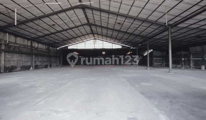 JUAL CEPAT GUDANG LT 3000, LB 2000 ZONA INDUSTRI DI PINGGIR JALAN RAYA, CIPONDOH KOTA TANGERANG