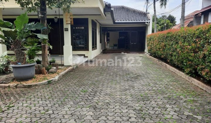Di jual rumah lokasi premiun askes jalan lingkungan luas harga nego SHM