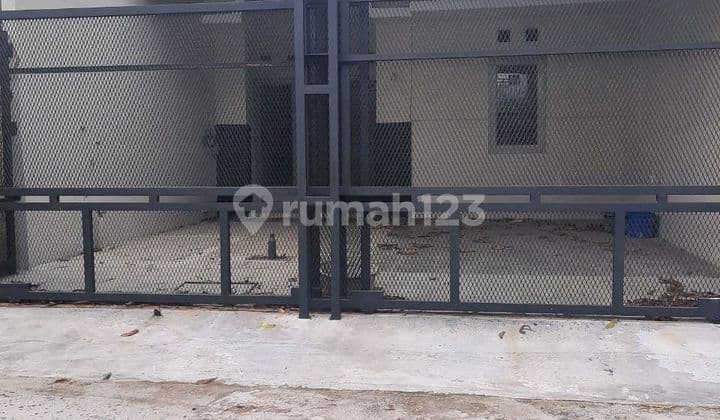 Rumah siap huni lokasi bagus di cluster Italy Banjar Wijaya, Tangerang