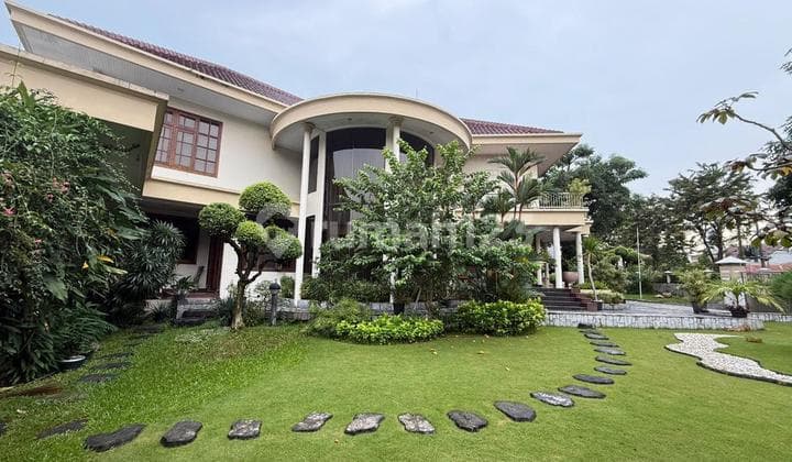 Jual Cepat Rumah Klasik Mewah Darmo Regency