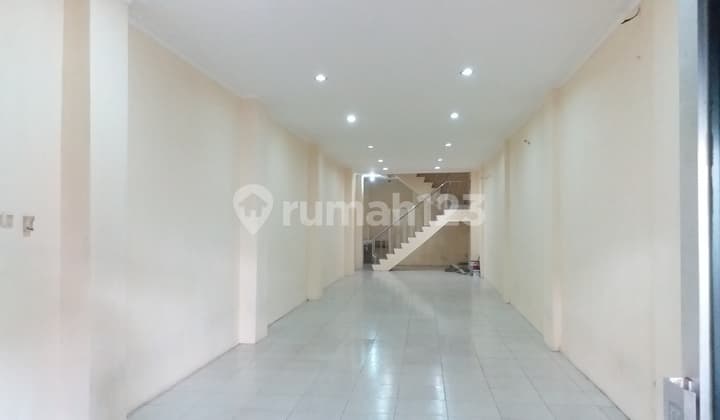 For Sale Ready-to-Use Shop House in Business Area Jl. Juanda