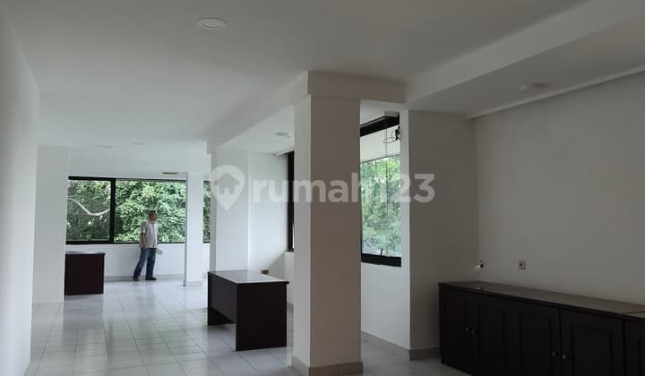 Selling Ready-to-Use Shophouse, Great for Investment in Prime Location, Kebayoran Baru