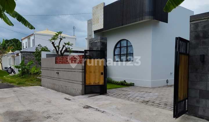 New Fresh Villa Near Beach 3 Bedrooms Furnished In Lovina Close to the Sea For Quick Sale
