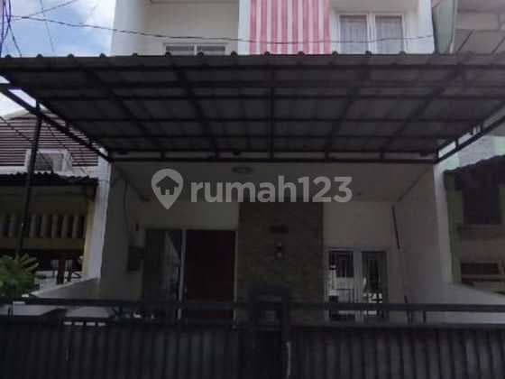 nice 3-story house in kelapa gading