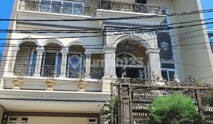 Dijual Rumah Mewah Modern Classic