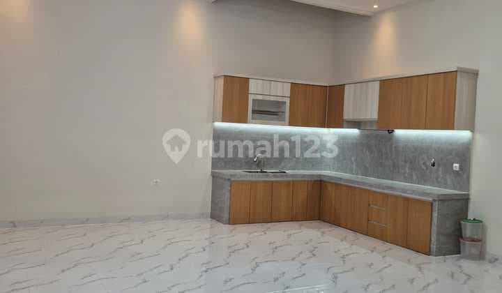Rumah Baru Bagus 3 Lantai Lokasi di Kelapa Gading