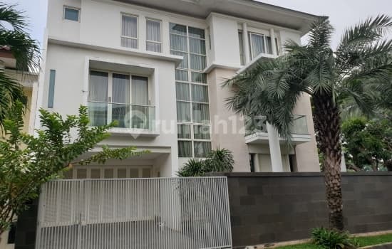 Huk 3-Story House with Pool in Permata Buana, West Jakarta