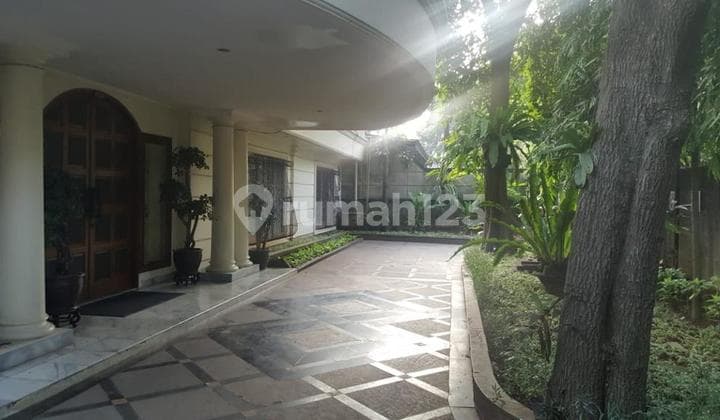 Rumah Asri dan terawat, lokasi eksklusif di Menteng