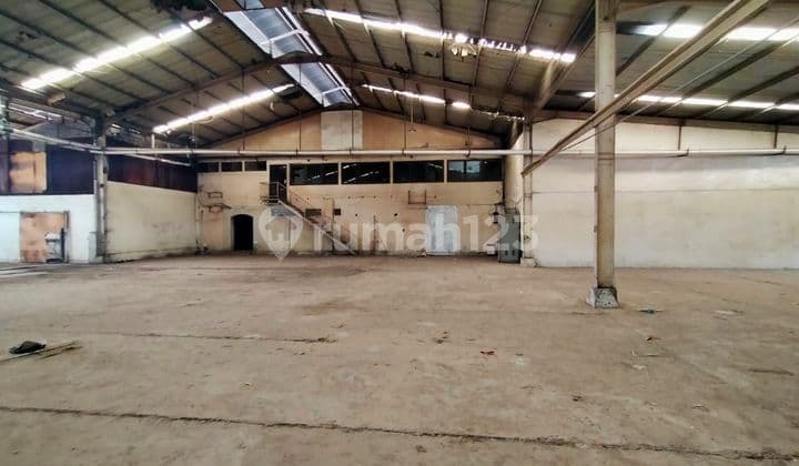 For Rent / For Sale Tanah Berikut Bangunan Gudang