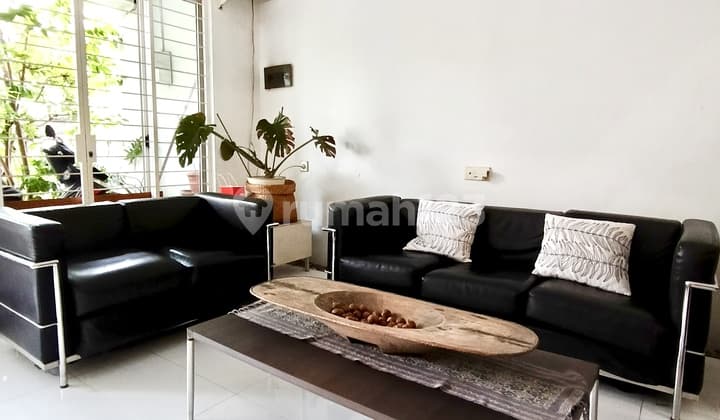 Dijual Rumah Cakep... Desain Modern Minimalis Letak Bagus Sekali