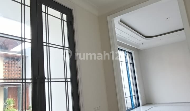 Rumah Brand New Desain American Classic