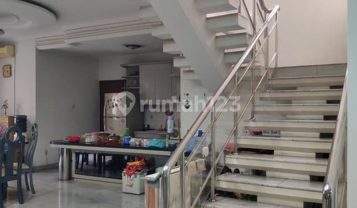 Rumah Intercon Blok M Luas 300 M2 2 Lantai Hadap Timur