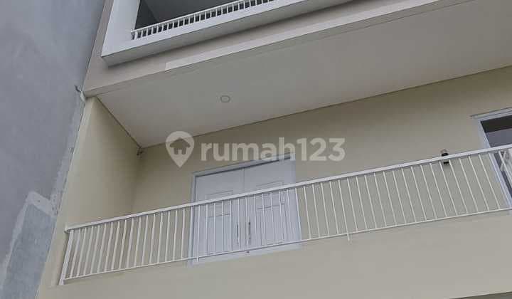 Dijual Rumah Baru 3 Lantai Siap Huni design Minimalis