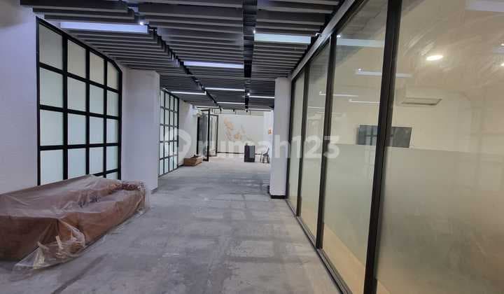 Gudang Dengan Kantor Siap Usaha Ijin Komersial