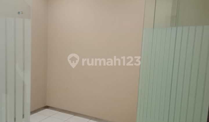 English translation: "For Rent: Shop Front Facing Toll Road, Ready for Business, Puri Kencana"