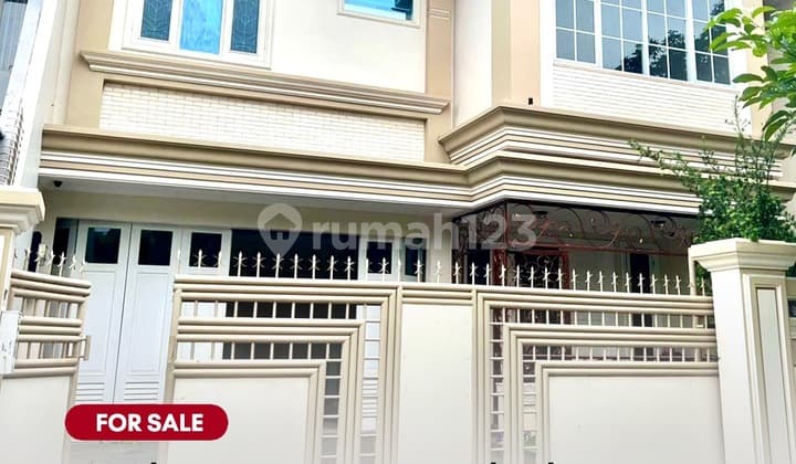 Djual Rumah 2 Lantai Bagus Siap Huni Semi Furnish Taman Kebon Jeruk, Intercon
