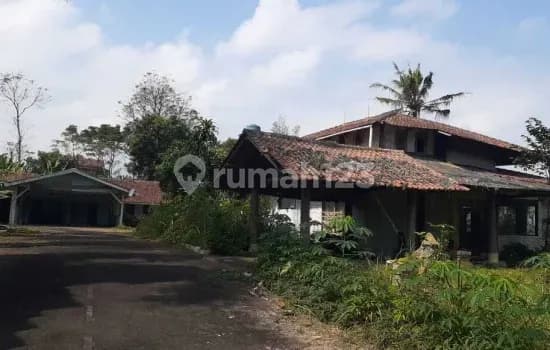 Villa Tua Hitung Tanah Berlokasi di Megamendung, Bogor, Jawa Barat
