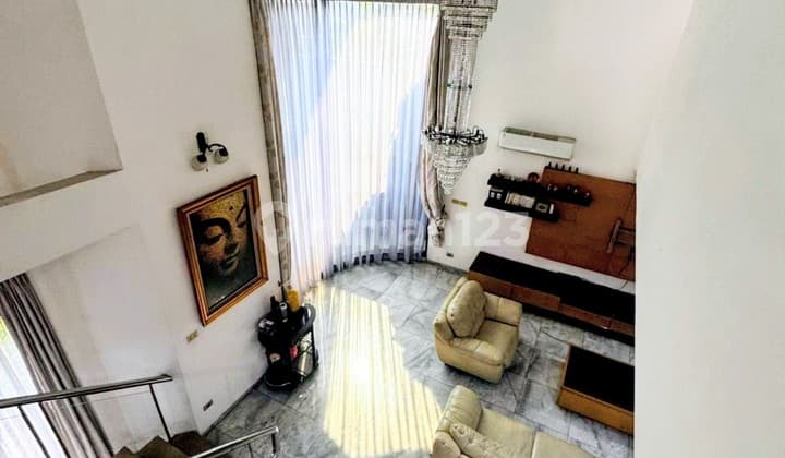 Rumah Dijual - Intercon Kebon Jeruk`_Lagi Cari Rumah Gede, Adem, & Nggak Ribet?__Coba Intip yang Satu Ini_