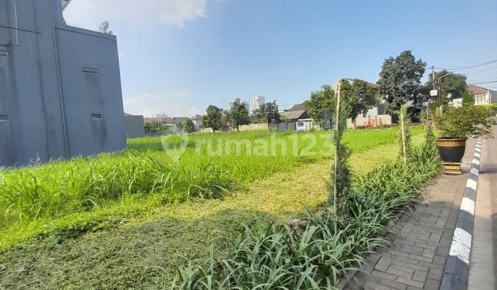 Tanah SHM Hook 300 m2 Harga Menarik di Batununggal, Bandung