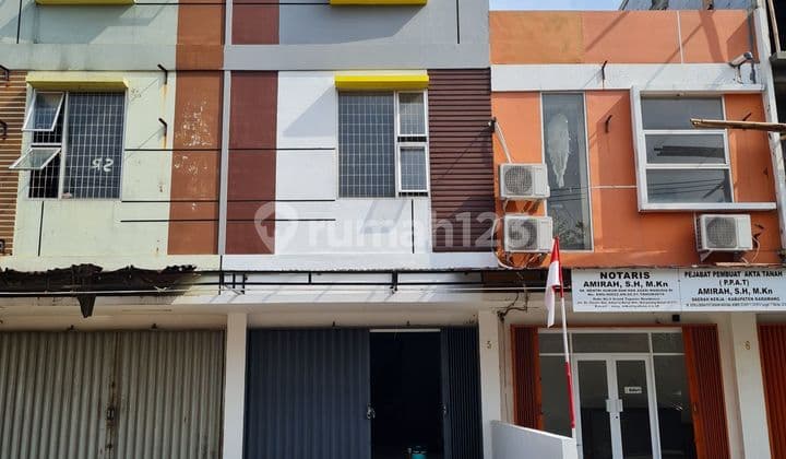 Ruko 3 lantai. Bagus Siap Huni. Di pusat kota Karawang