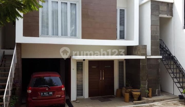 House in Wijaya, Kebayoran Baru, 2 Floors, Good SHM, Strategic Location