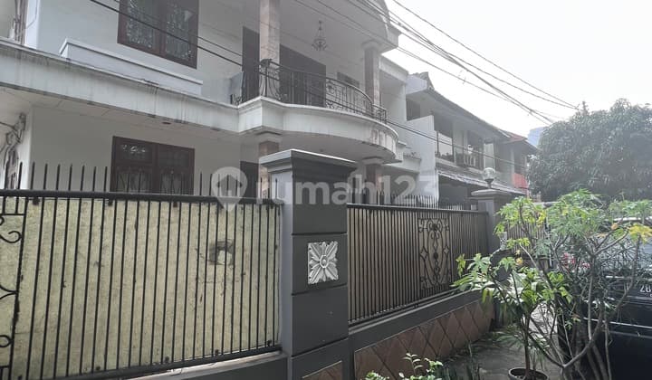 Nice House SHM Strategic Location on Jl.Ciragil, Kebayoran Baru