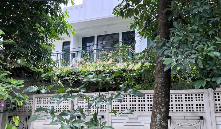 Rumah Asri Bagus Sekali S.Pool SHM di Villa Cinere Mas, Cinere