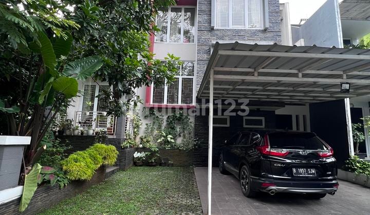 Rumah 3 Lantai Semi Furnished Bagus SHM Ada Pool di Grand Matoa, Cinere