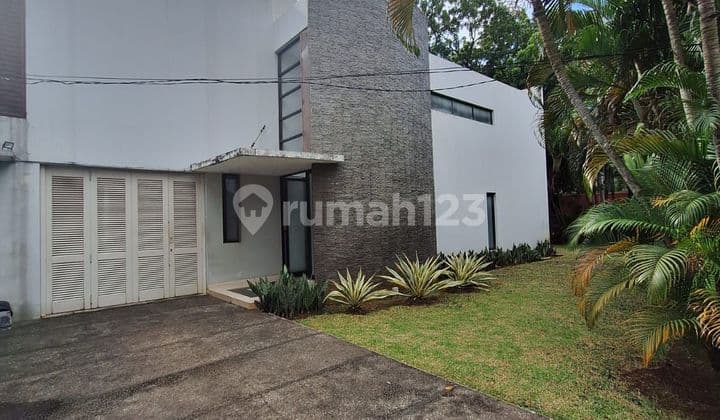 Dijual Rumah Dengan Taman Luas Siap Huni Di Pangkalan Jati