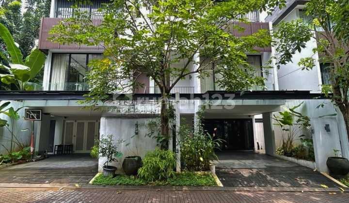 Rumah 3 Lantai Serenia Hill ,lebak Bulus Jakarta Selatan
