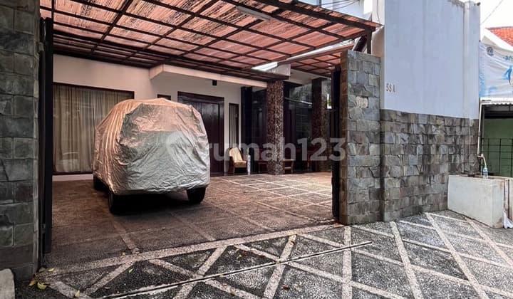 2-Story House in Strategic Area Kebayoran Baru